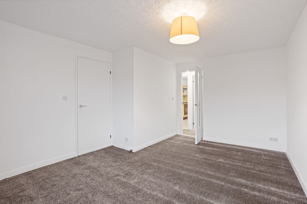 Property photo 3 of 10 14 Young Crescent 06