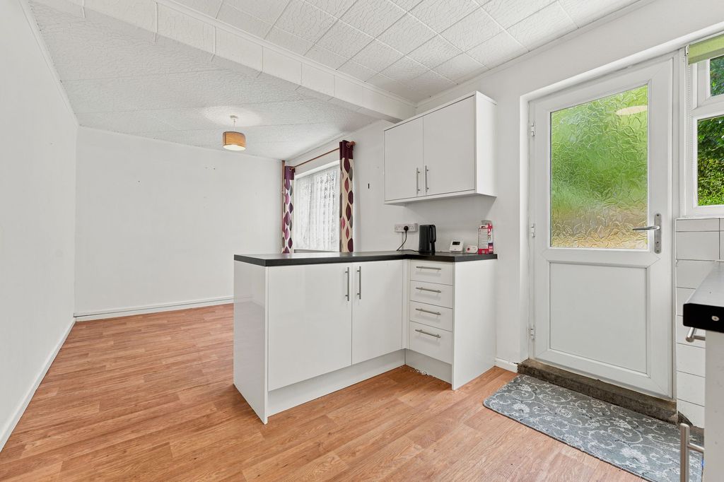 Property photo 2 of 28