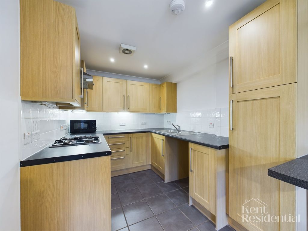 Property photo 1 of 10 Kitchen 1