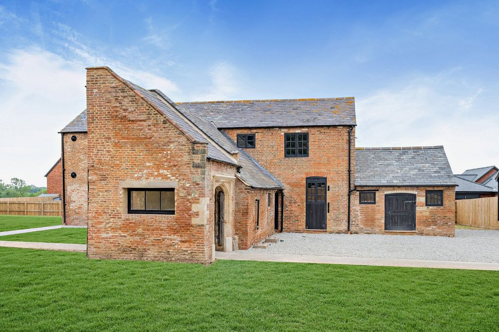 Property photo 3 of 34 Picture No. 39