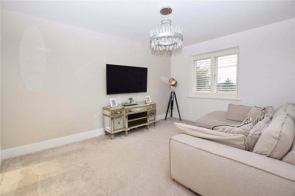 Property photo 3 of 15 Picture No. 18