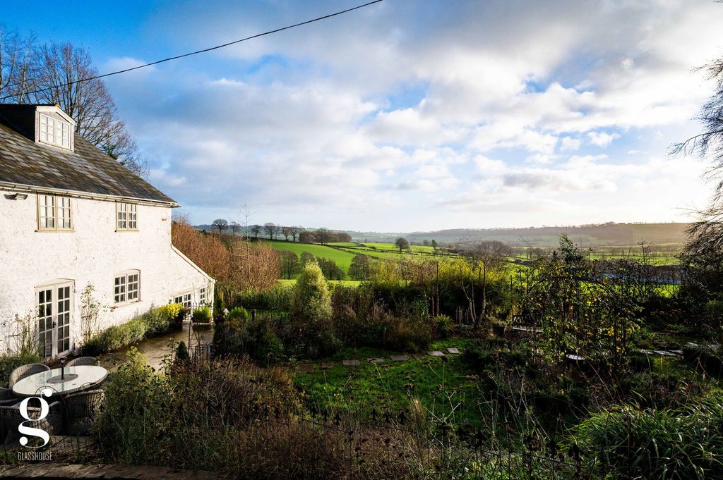 Property photo 2 of 39