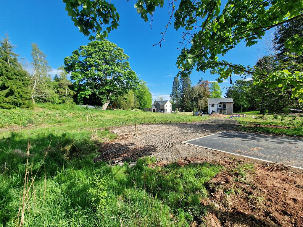 Property photo 1 of 3
