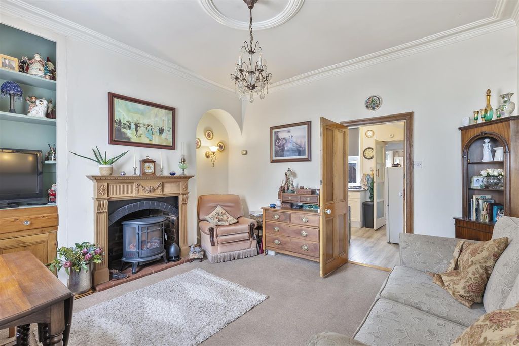 Property photo 2 of 16 Sitting Room.Jpg