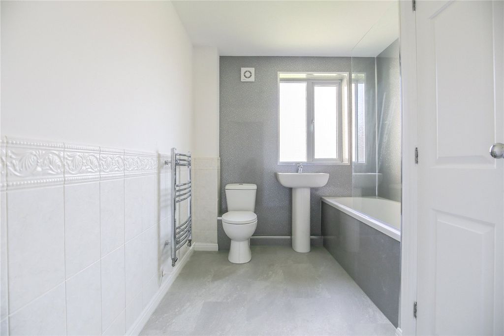 Property photo 3 of 8 Picture No. 14