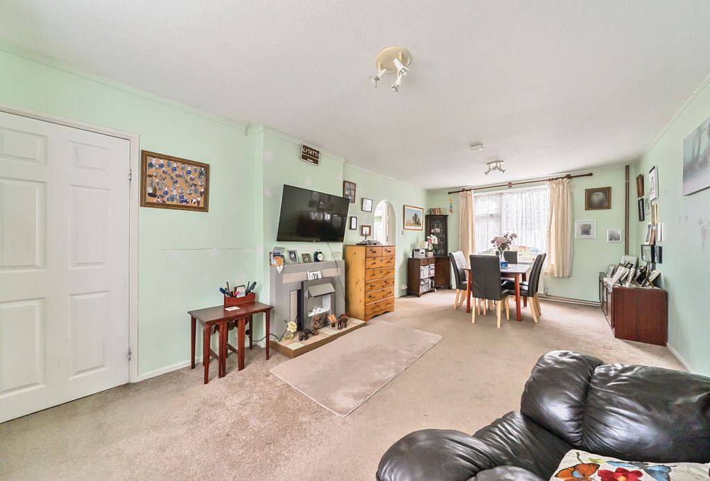 Property photo 2 of 11 1328326-7-68824A5...