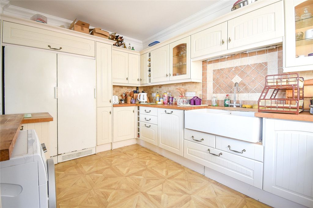 Property photo 2 of 21 Picture No. 17