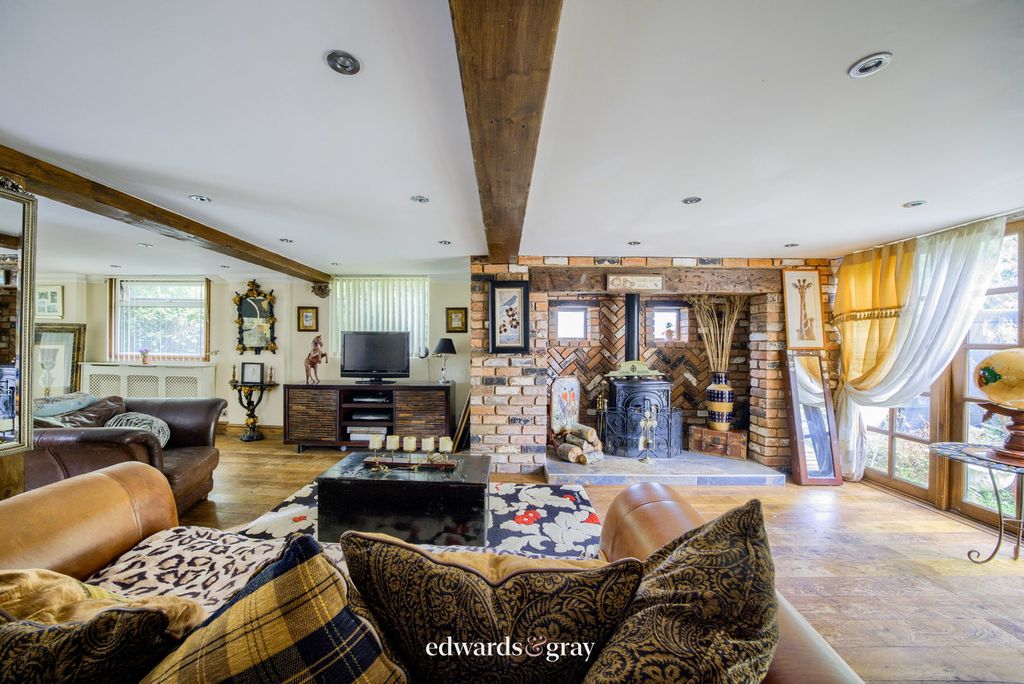 Property photo 2 of 31