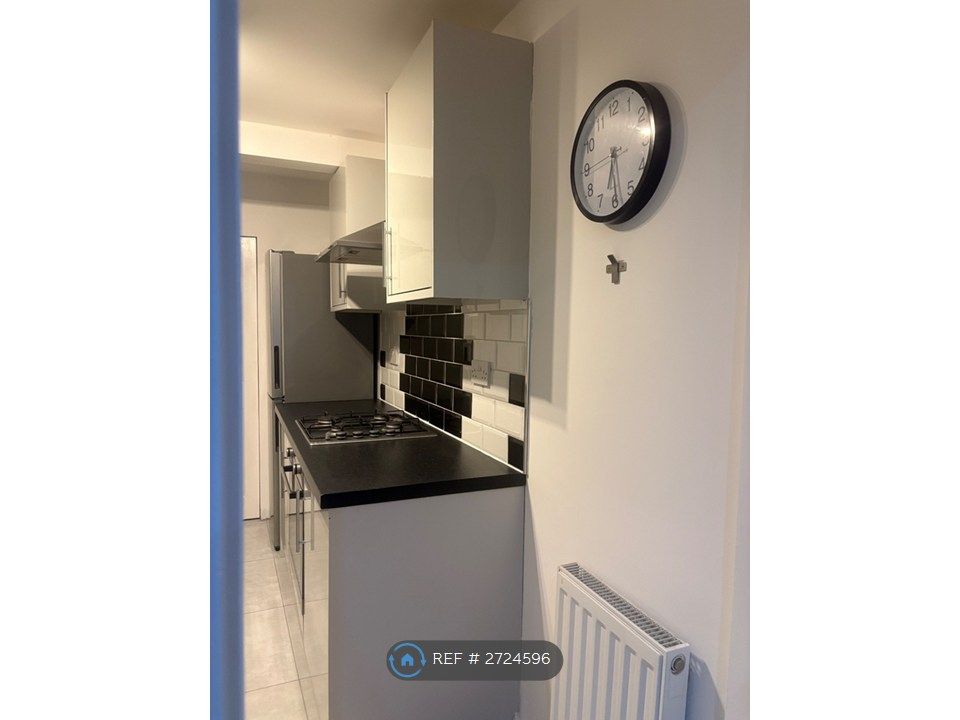 Property photo 3 of 20 Kitchen