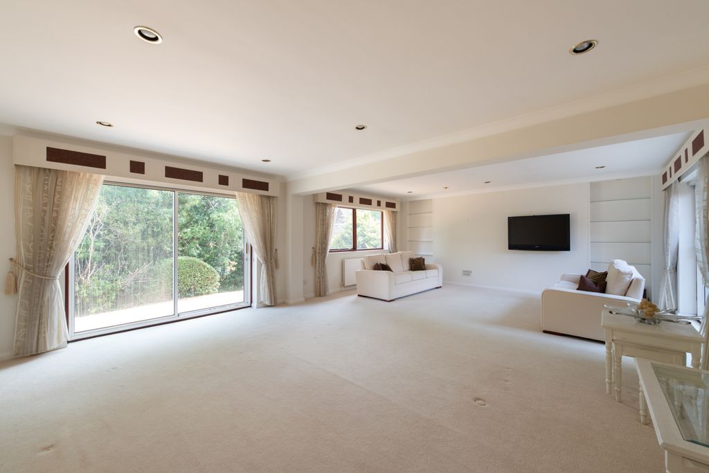Property photo 1 of 17 Picture No. 12