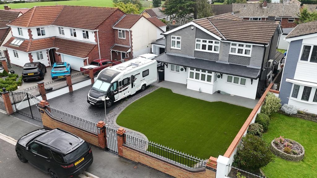 Property photo 2 of 34