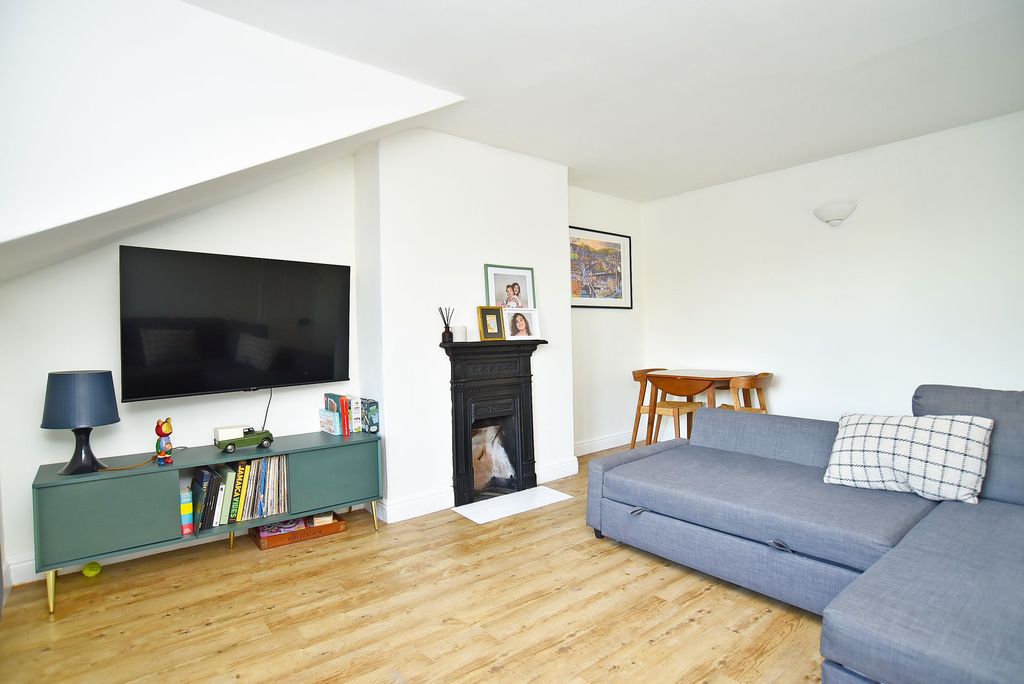 Property photo 3 of 11