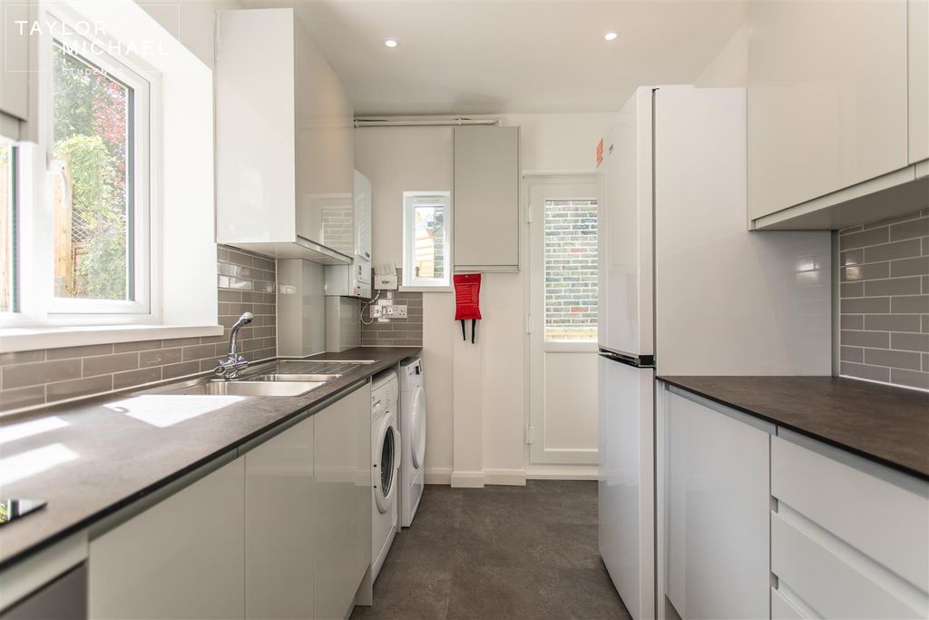 Property photo 1 of 21 Kitchen