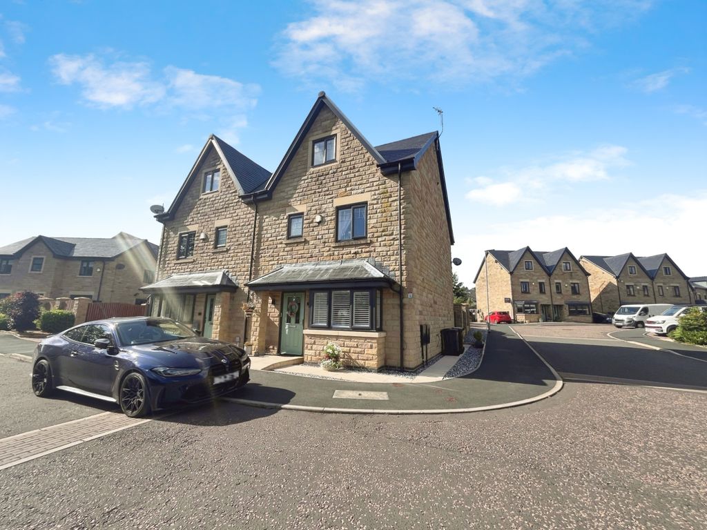 Property photo 1 of 12 Pbox-Street_Scape-326755.Jpg