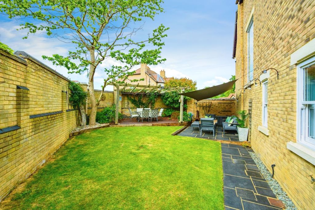 Property photo 2 of 22