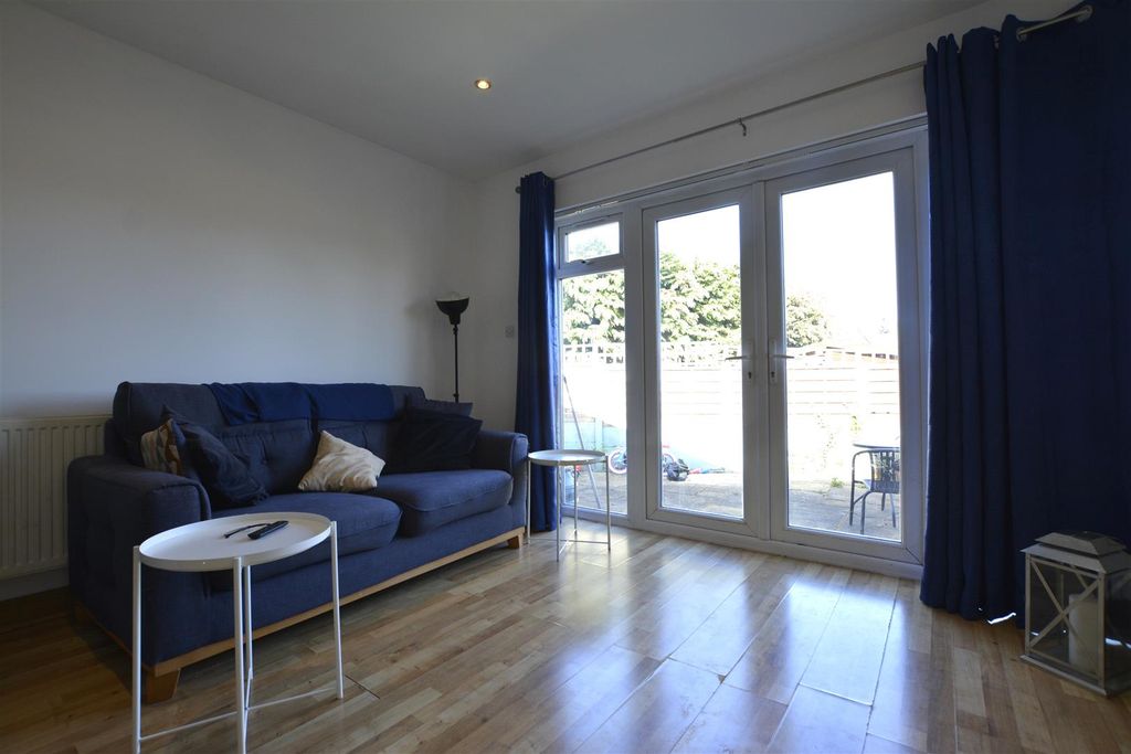 Property photo 3 of 8 Living.Jpg