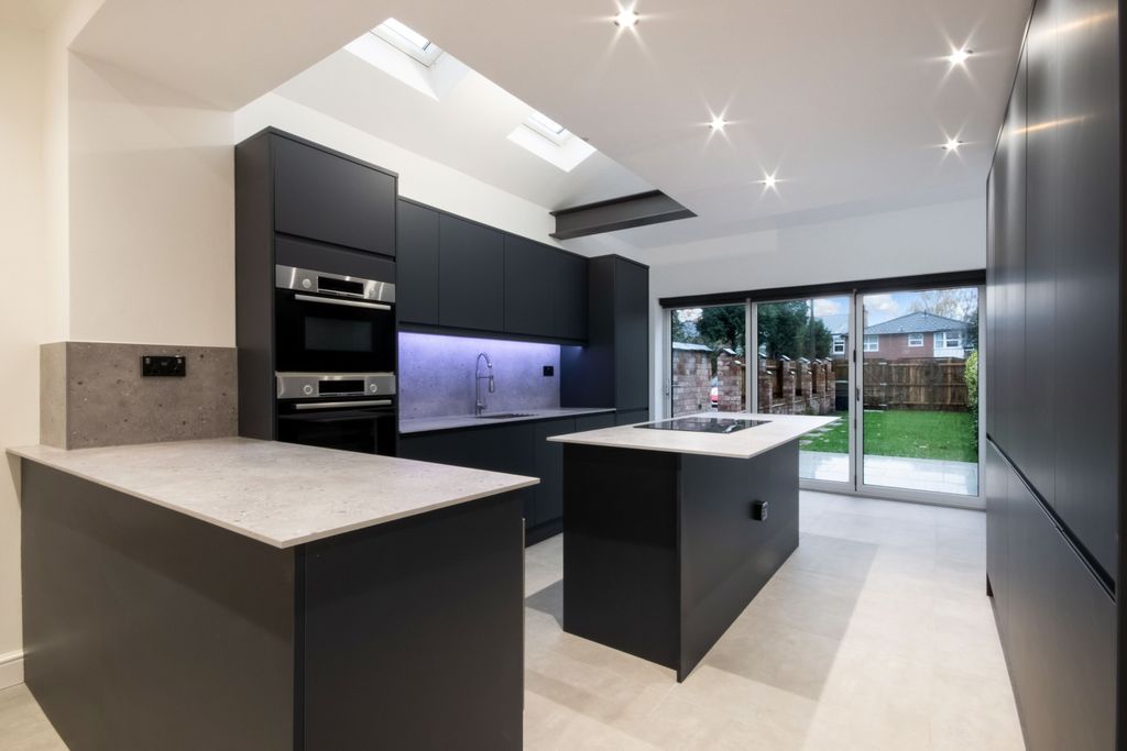 Property photo 3 of 20 Collington-06