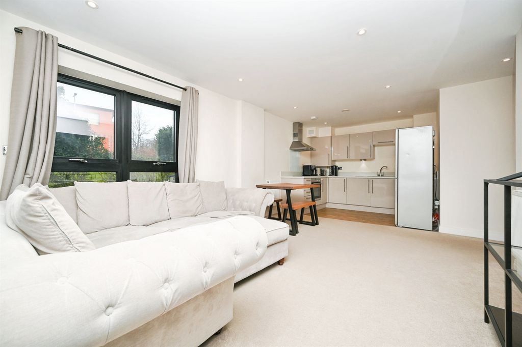 Property photo 2 of 11