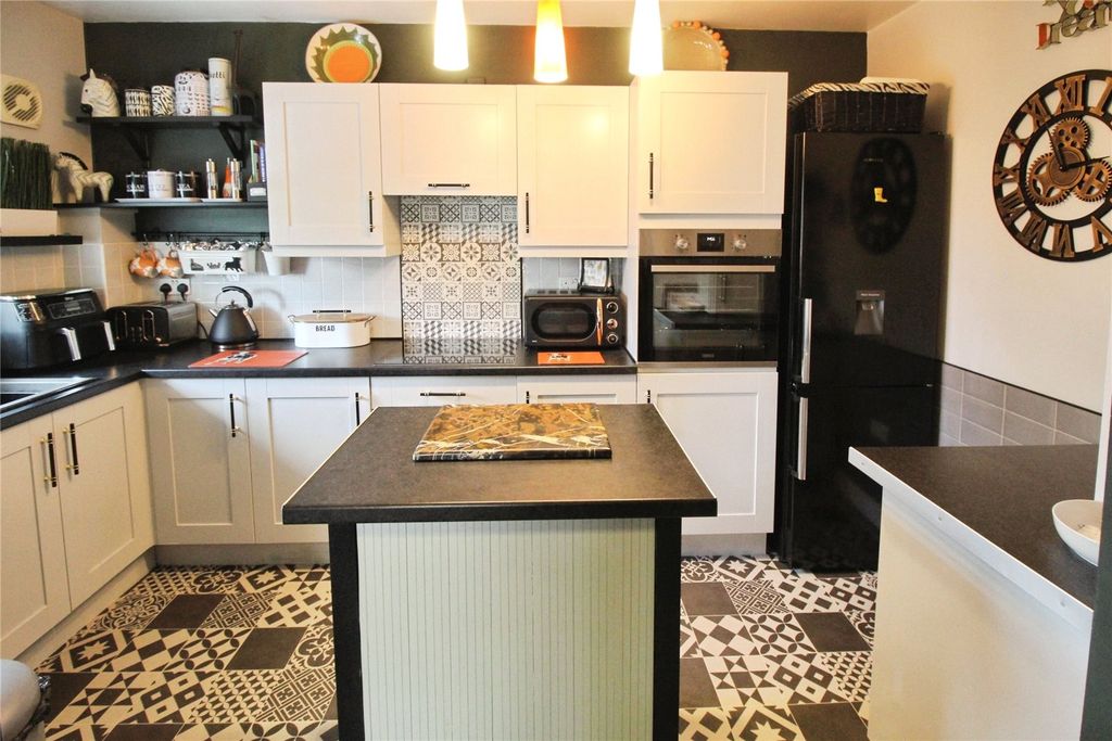 Property photo 2 of 10 Kitchen