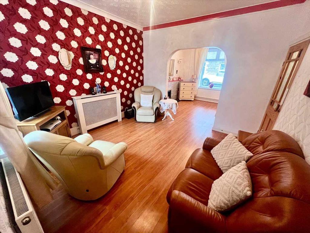 Property photo 3 of 21 Lounge