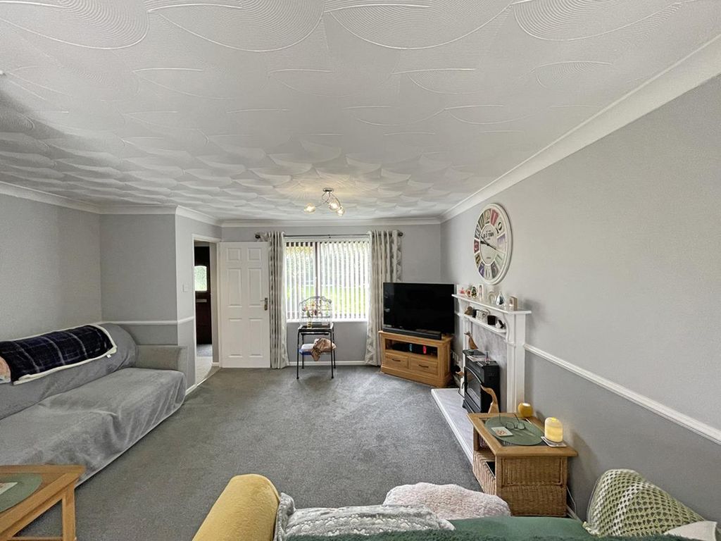 Property photo 2 of 15 Church Park Road 26 Lounge Front.Jpg