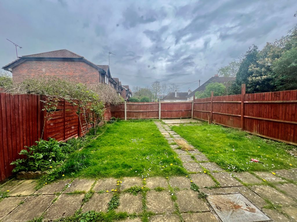 Property photo 2 of 11 Garden2