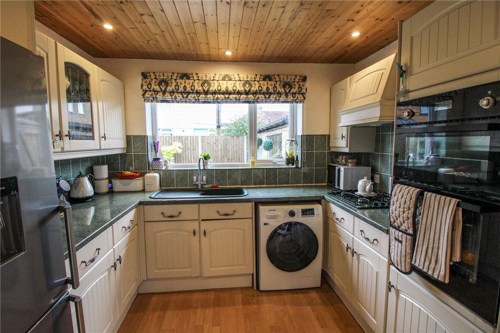 Property photo 3 of 14 Kitchen