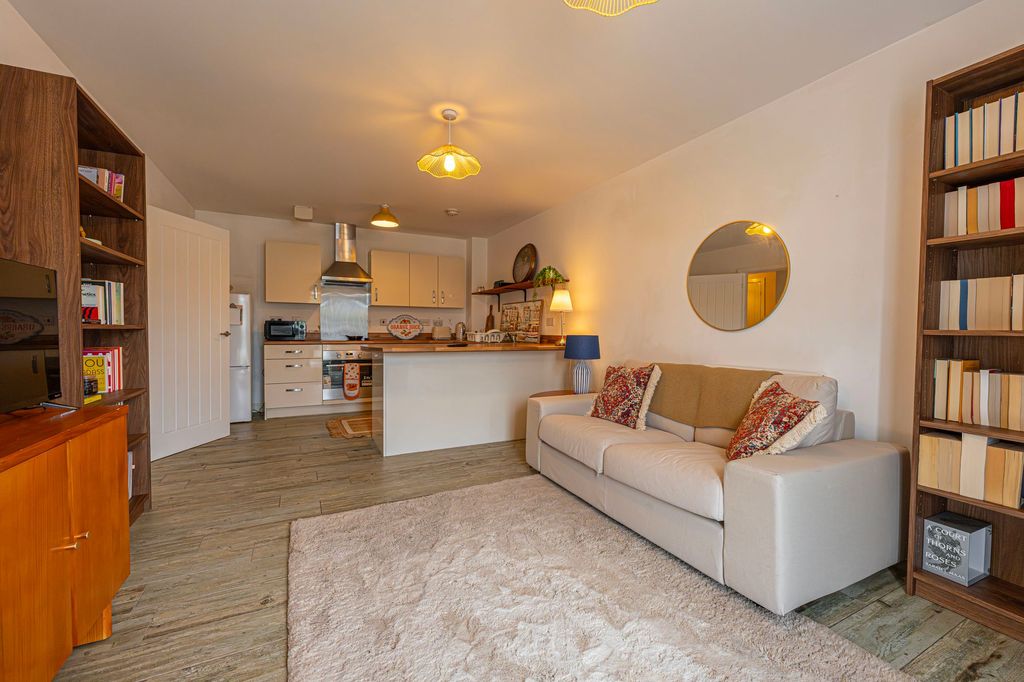 Additional image 10 of 2 bed flat for saleBaroque Court, The Serlio NP19