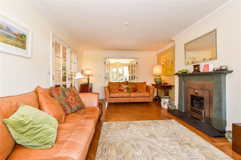 Property photo 1 of 14 Lounge