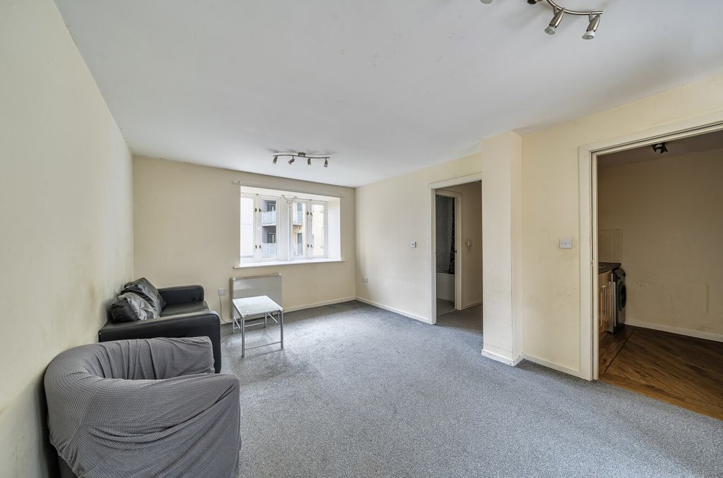 Property photo 3 of 12 Lounge