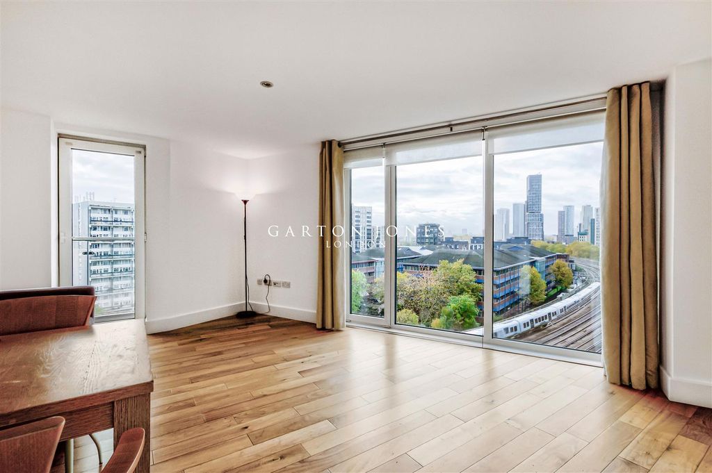 Property photo 2 of 15 Reception