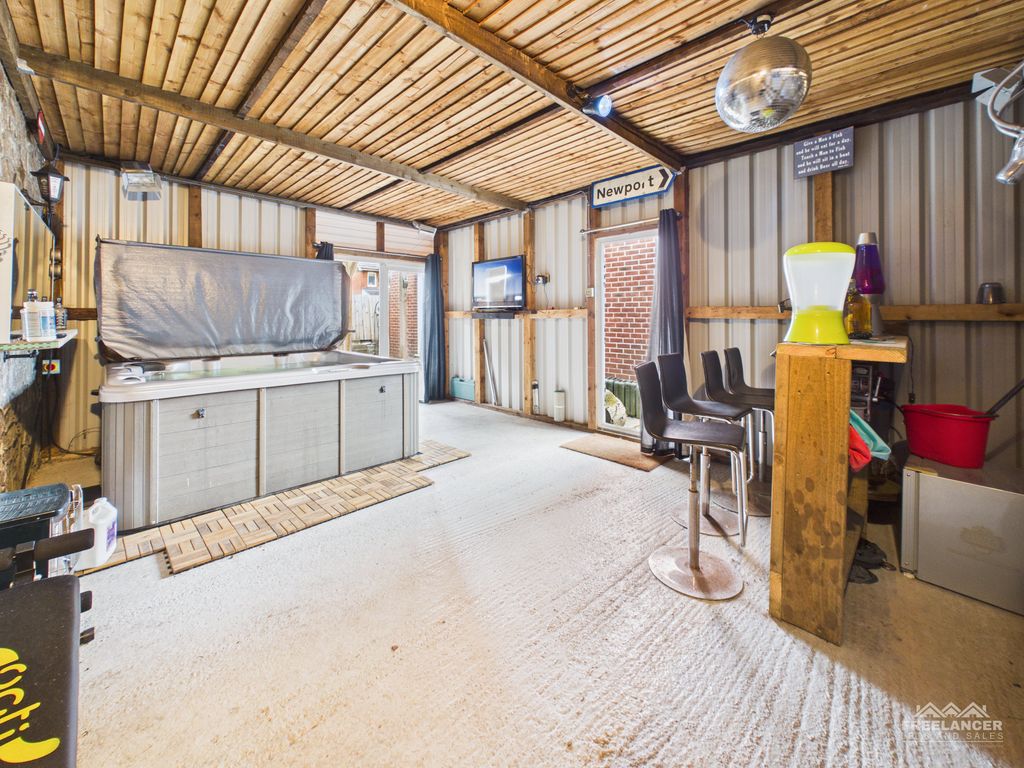 Property photo 3 of 35 Hot Tub Outbuilding