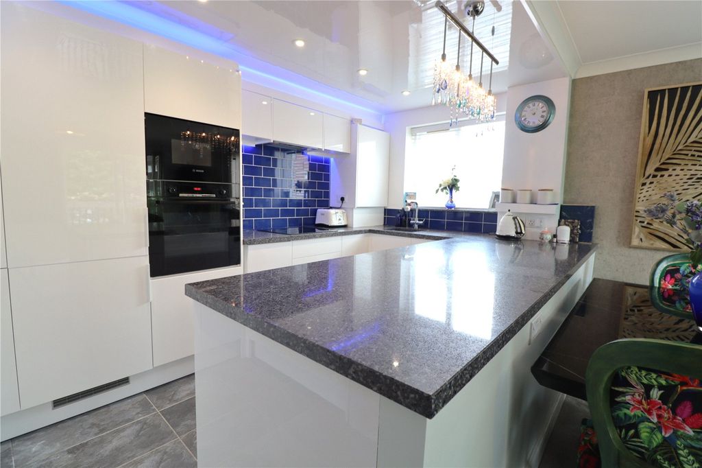 Property photo 2 of 14 Kitchen