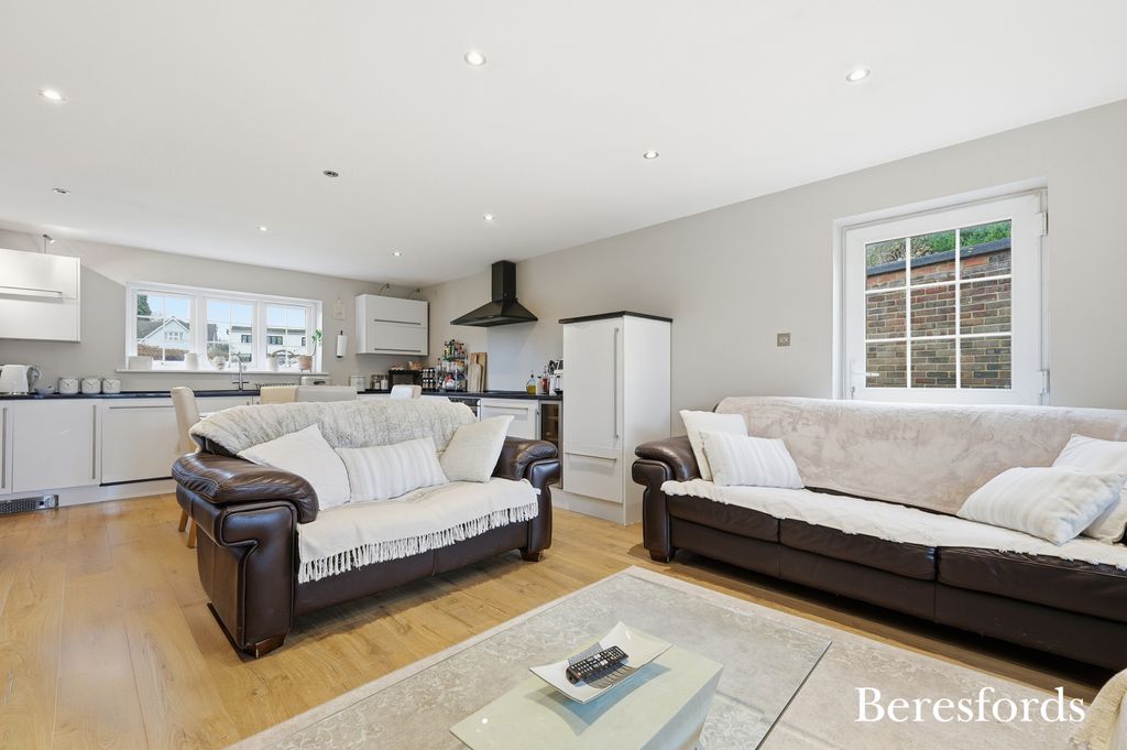 Property photo 3 of 18 Picture No. 06