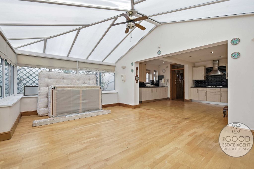 Property photo 3 of 21