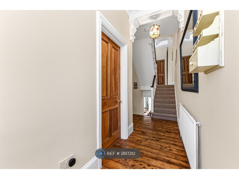 Property photo 3 of 12 Entrance Hallway