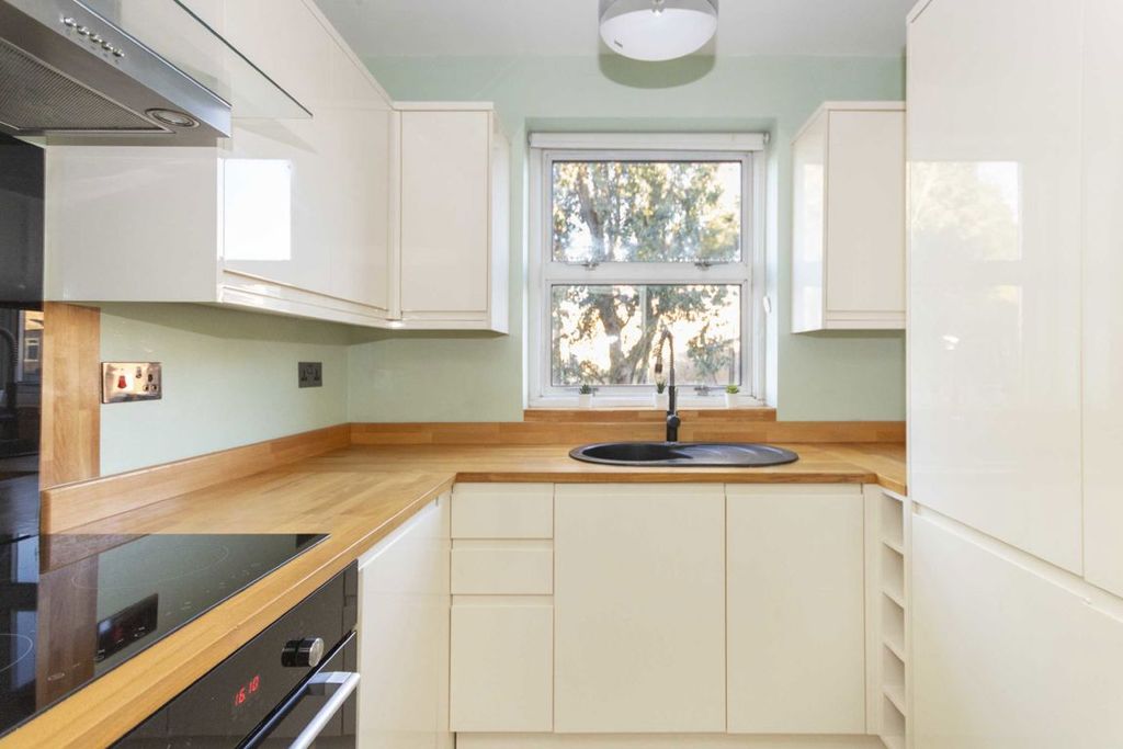 Property photo 3 of 4