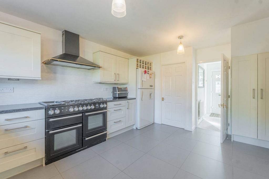 Property photo 2 of 35