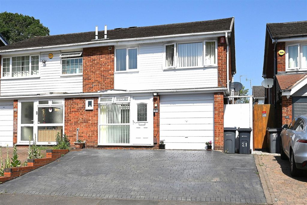 Property photo 1 of 22 21 Ingham Way Front.Jpg