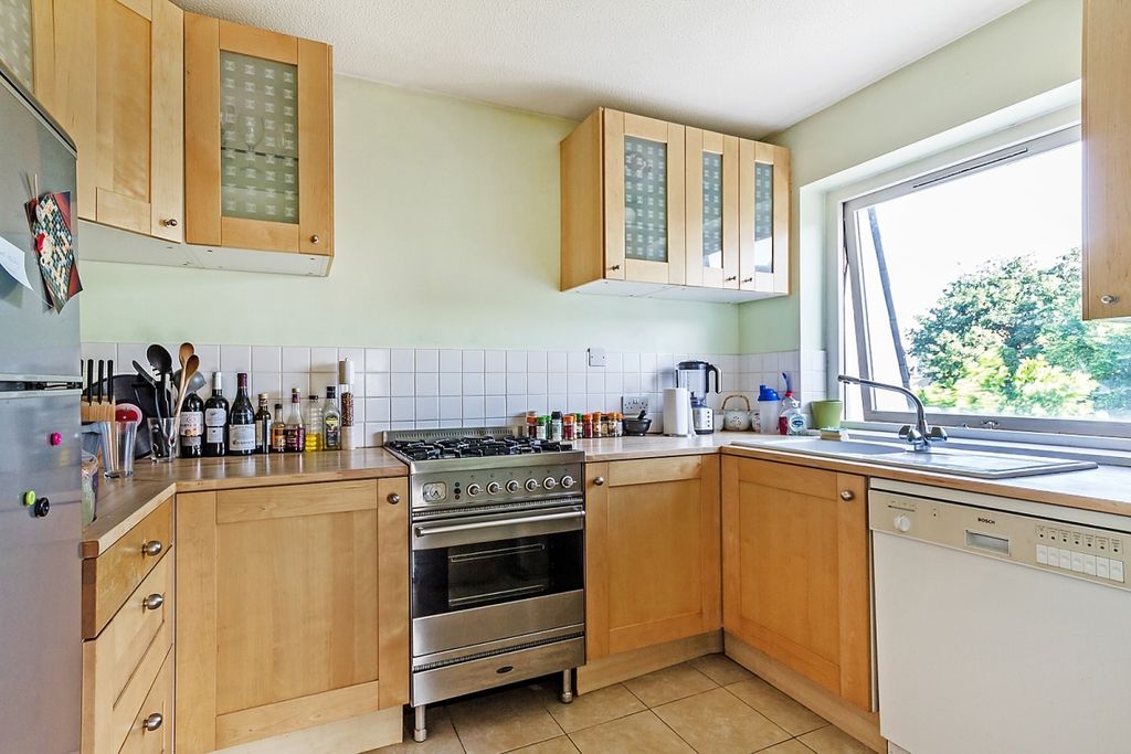Property photo 3 of 8 Large 2 Bedroom F...