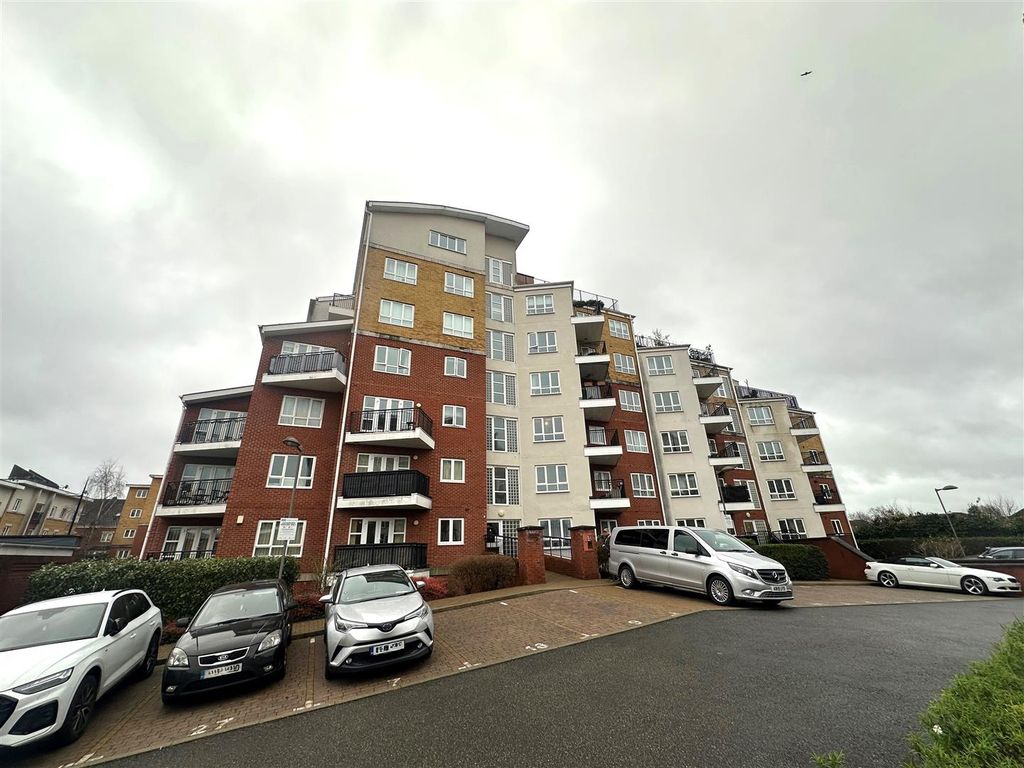 Property photo 1 of 6 Coopers Estate Agents