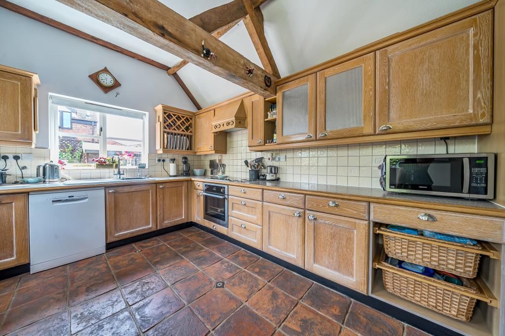 Property photo 2 of 21 Kitchen
