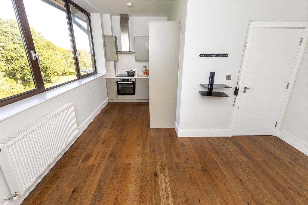 Property photo 3 of 10 Picture No. 02