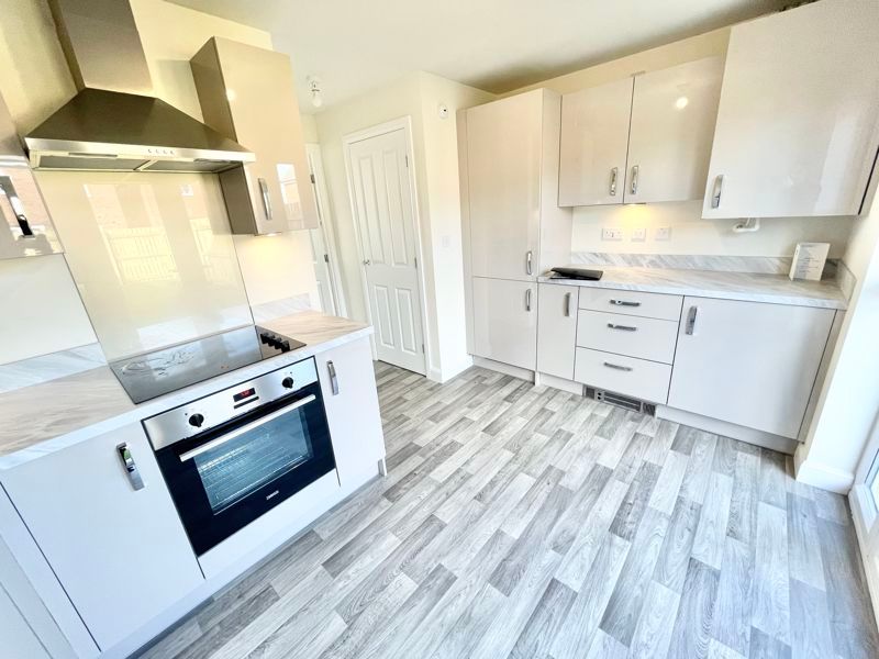 Property photo 3 of 10 Kitchen