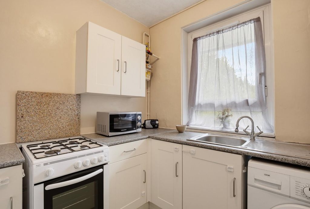 Property photo 3 of 13 Ameryhouse15-35.Jpg
