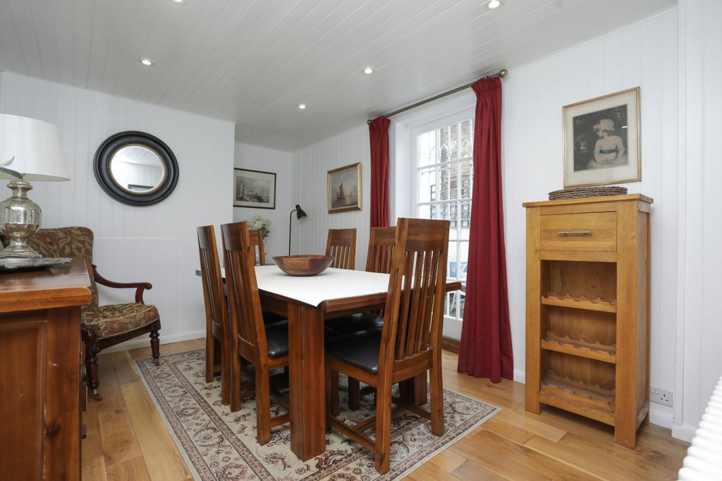 Property photo 3 of 18 Picture 3