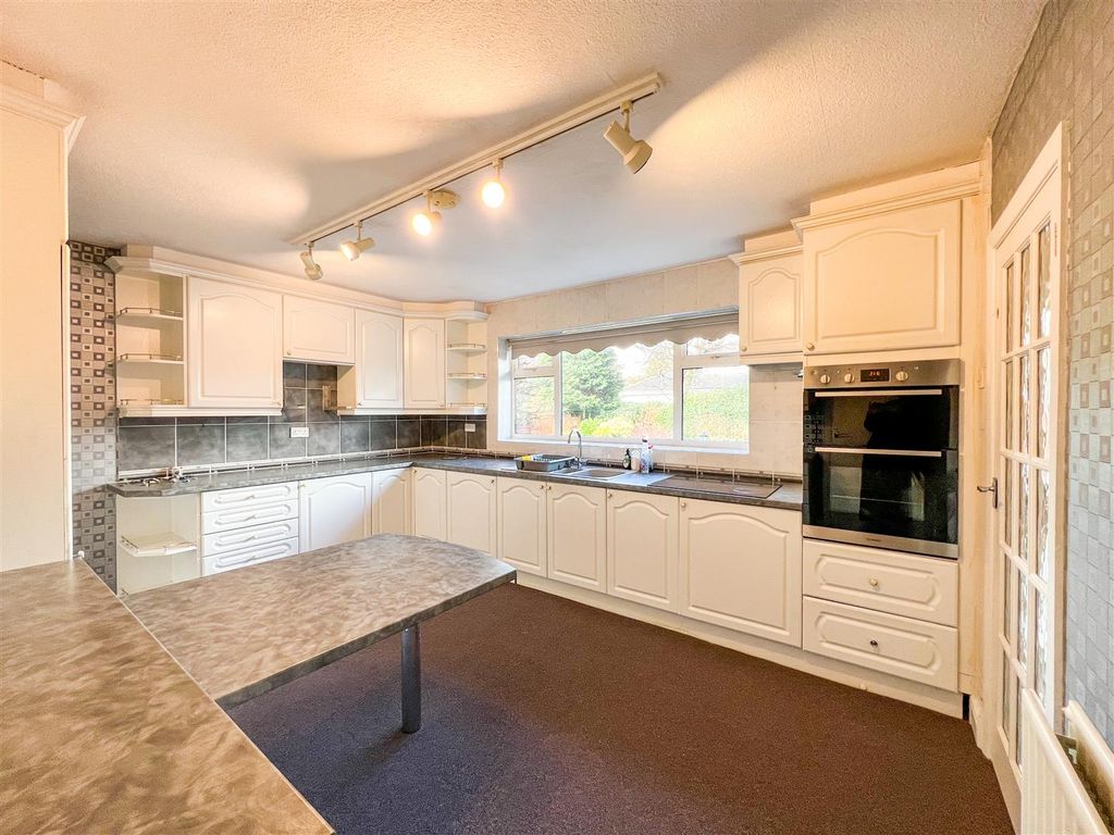 Property photo 3 of 20 Breakfast Kitchen