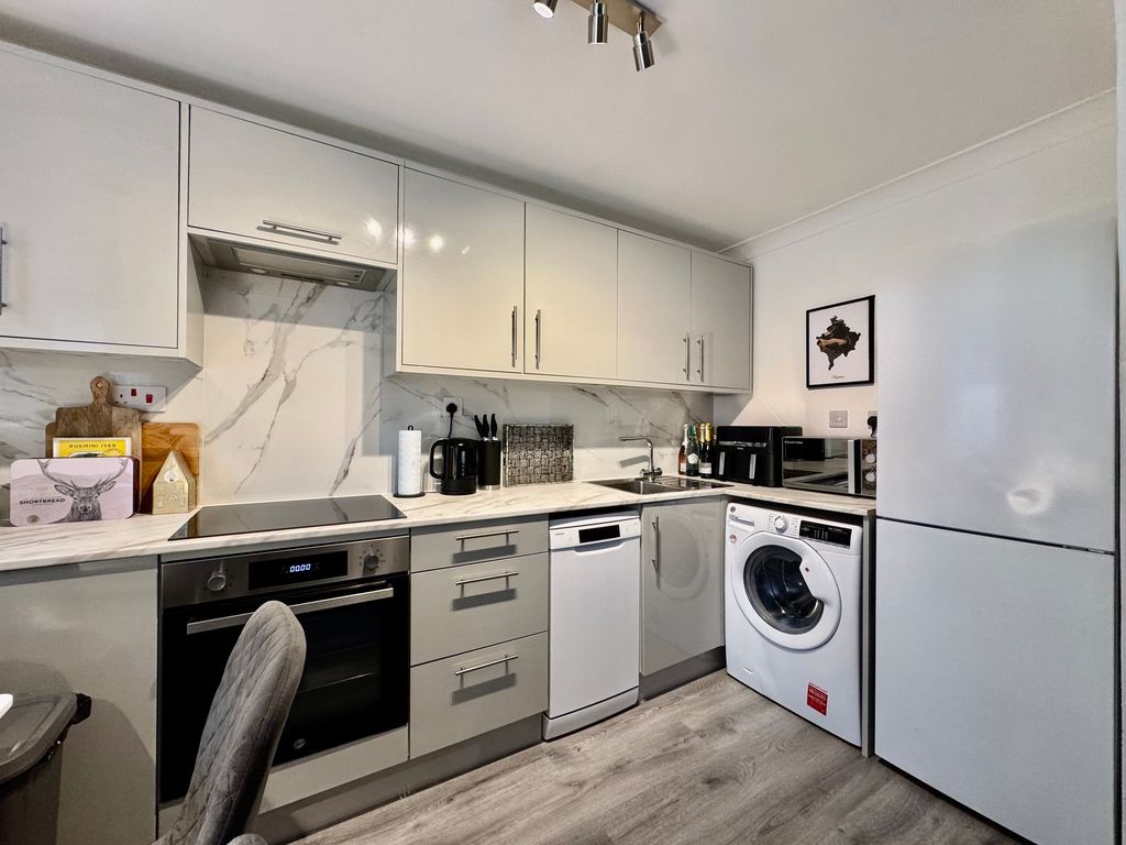 Property photo 2 of 10 Kitchen