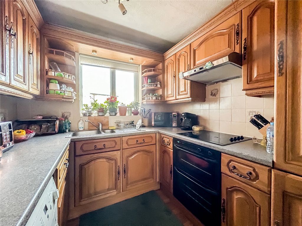 Property photo 3 of 8 Kitchen