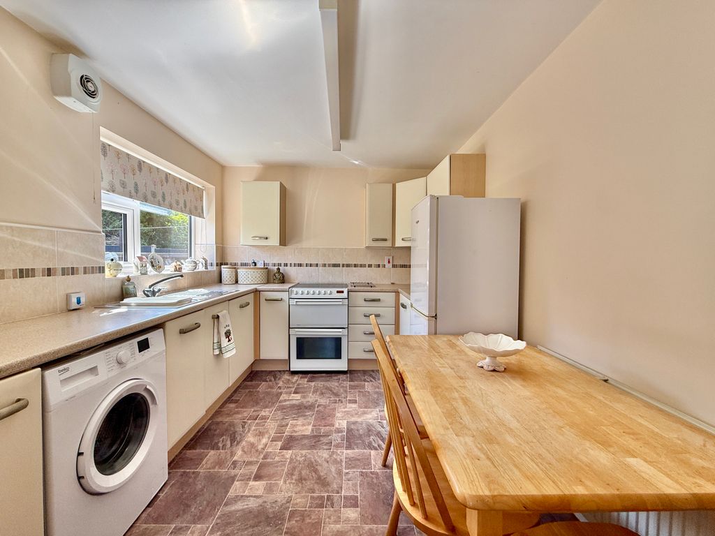 Property photo 2 of 12 Kitchen Dining Room